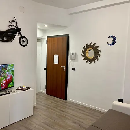Apartment Casa Pomezia Station Bright & Fast Wi-fi Mailand